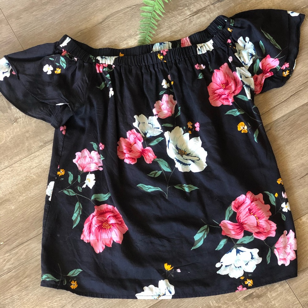 Old Navy off the shoulder floral blouse!